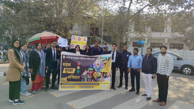 IAMR Law College organized a Road Safety Awareness Rally under the Road Safety Campaign
